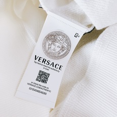 Versace 范思哲 2025FW秋冬新品休闲套头卫衣,胸前经典美杜莎标识印花,辨识度极高,完美的符合 Versace 范思哲 2025FW秋冬新品休闲套头卫衣,胸前经典美杜莎标识印花,辨识度极高,完美的符合