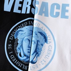 Versace 范思哲 2025FW秋冬新品休闲套头卫衣,胸前经典美杜莎标识印花,辨识度极高,完美的符合 Versace 范思哲 2025FW秋冬新品休闲套头卫衣,胸前经典美杜莎标识印花,辨识度极高,完美的符合