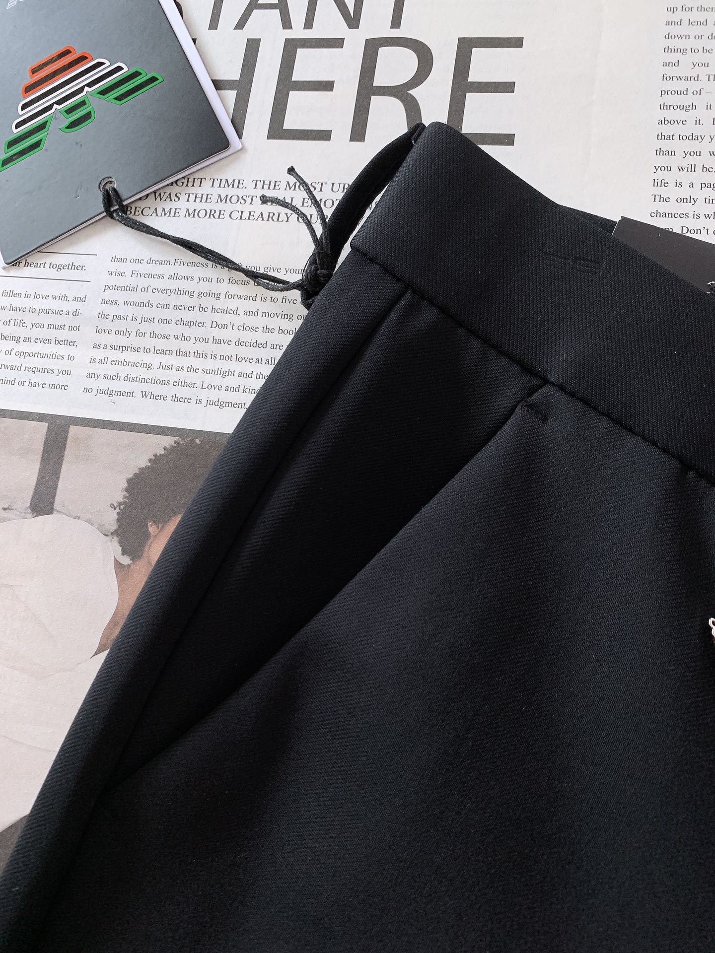 EmPorio Armani 阿玛尼 2025FW早秋新品 时尚商务休闲裤，臻选优质面料打造，贴身舒适，