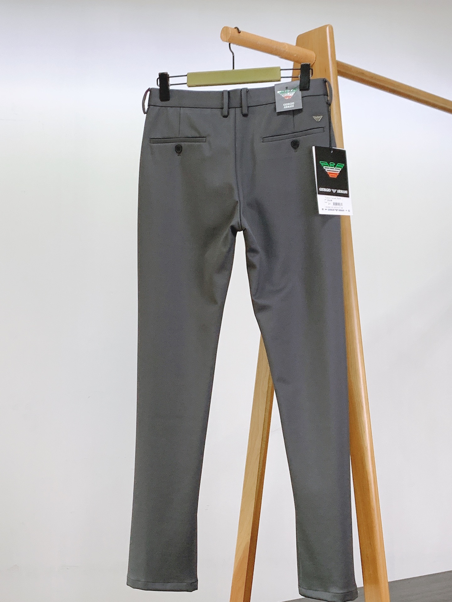 EmPorio Armani 阿玛尼 2025FW早秋新品 时尚商务休闲裤，臻选优质面料打造，贴身舒适，
