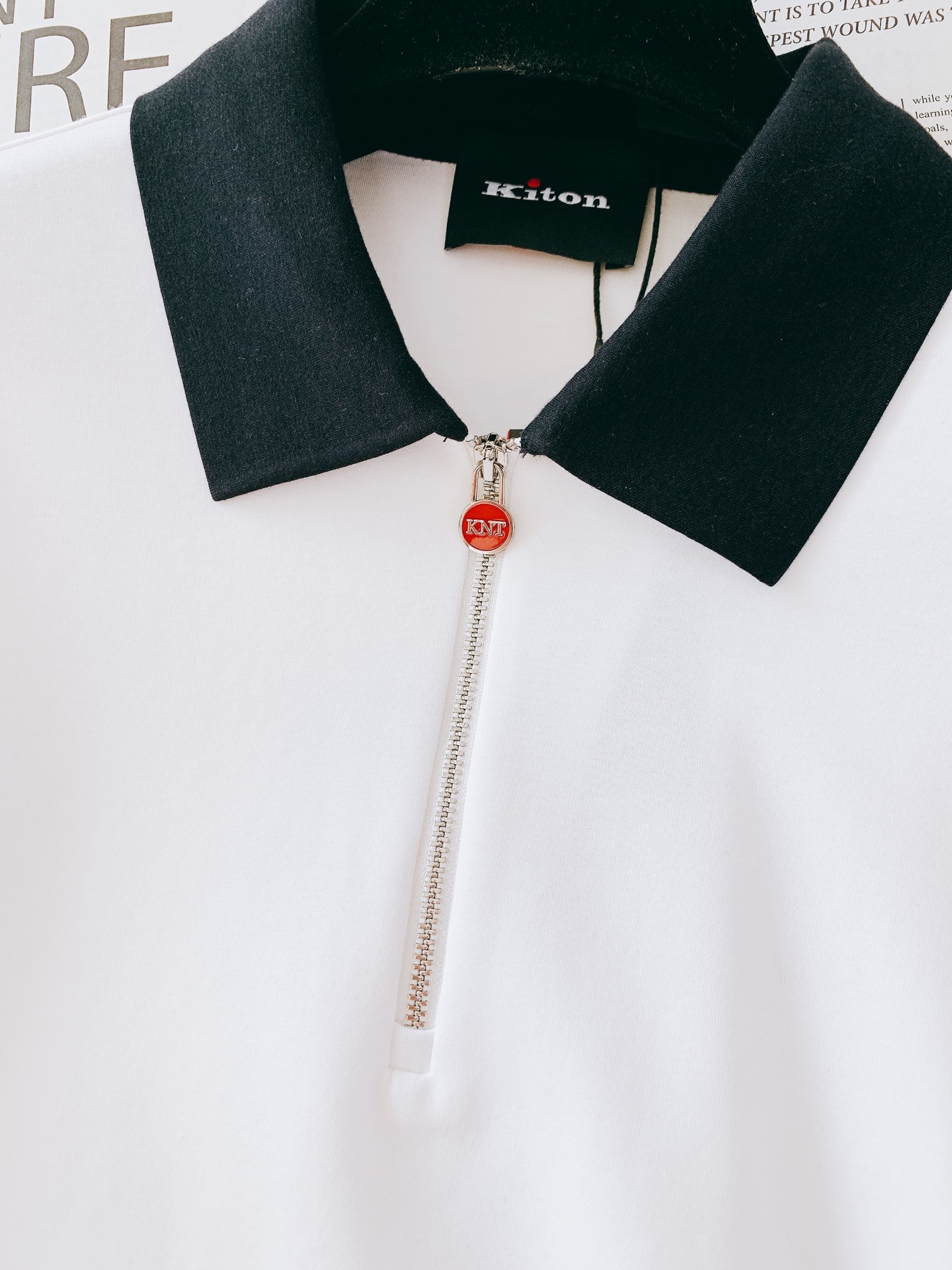 Kiton 奇顿 2025FW早秋新品 半拉链打底衫|那不勒斯的奢级「内搭哲学」撞色领型利落有型,半拉链