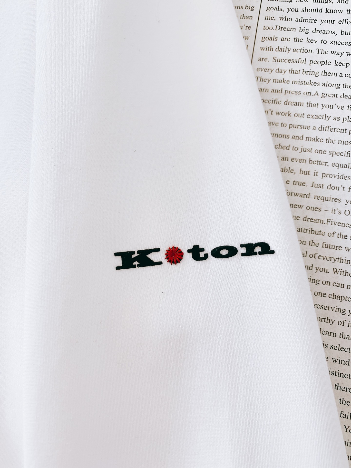 Kiton 奇顿 2025FW早秋新品 半拉链打底衫|那不勒斯的奢级「内搭哲学」撞色领型利落有型,半拉链