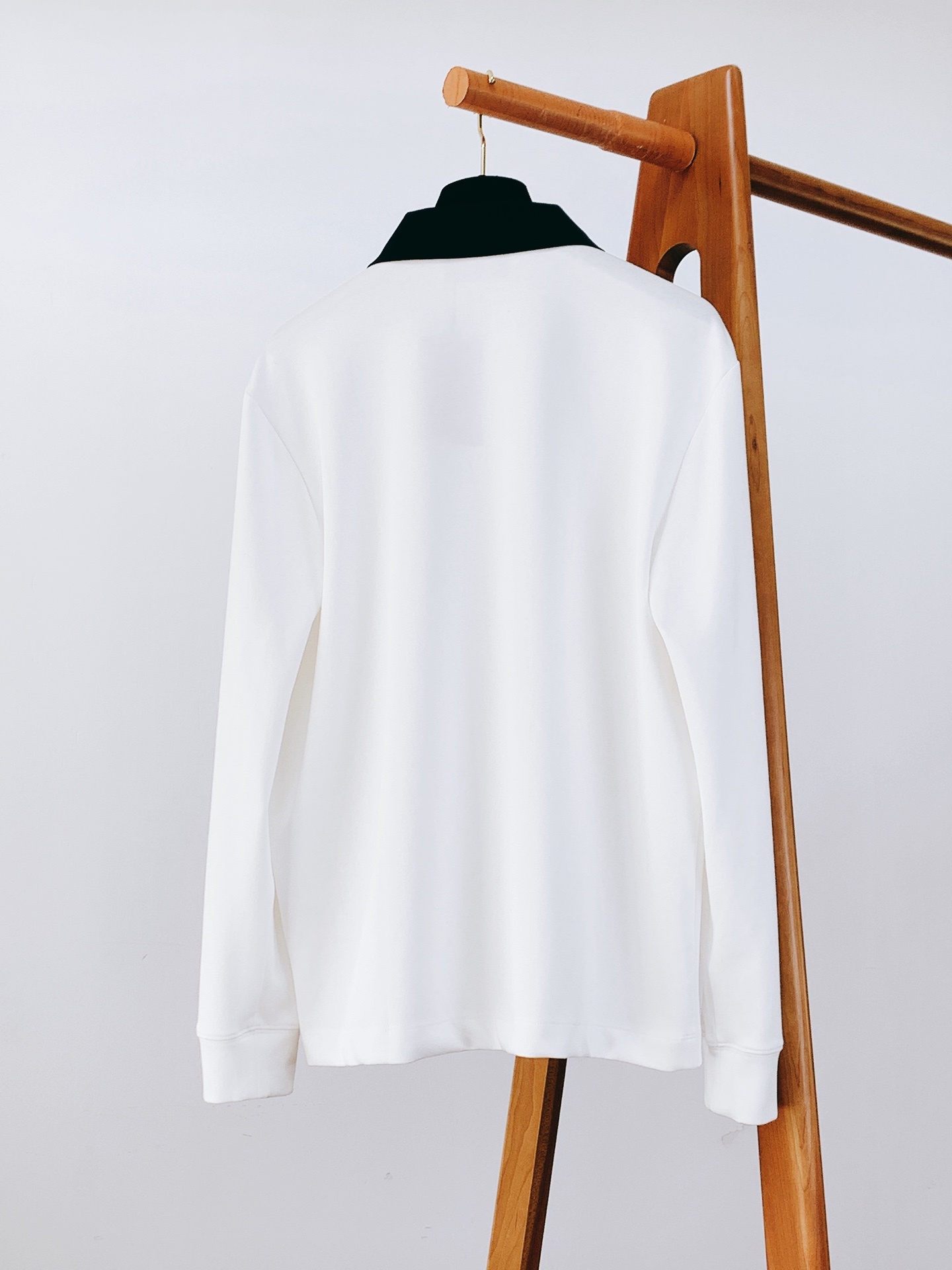 Kiton 奇顿 2025FW早秋新品 半拉链打底衫|那不勒斯的奢级「内搭哲学」撞色领型利落有型,半拉链