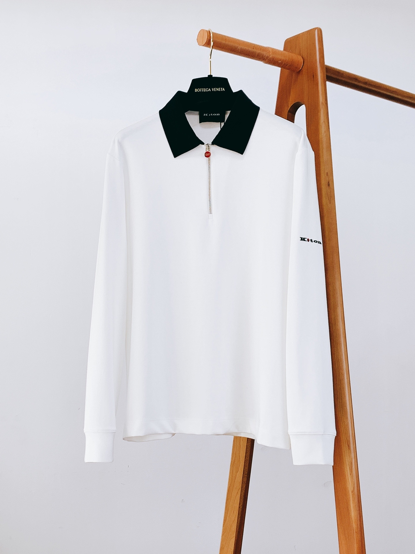 Kiton 奇顿 2025FW早秋新品 半拉链打底衫|那不勒斯的奢级「内搭哲学」撞色领型利落有型,半拉链