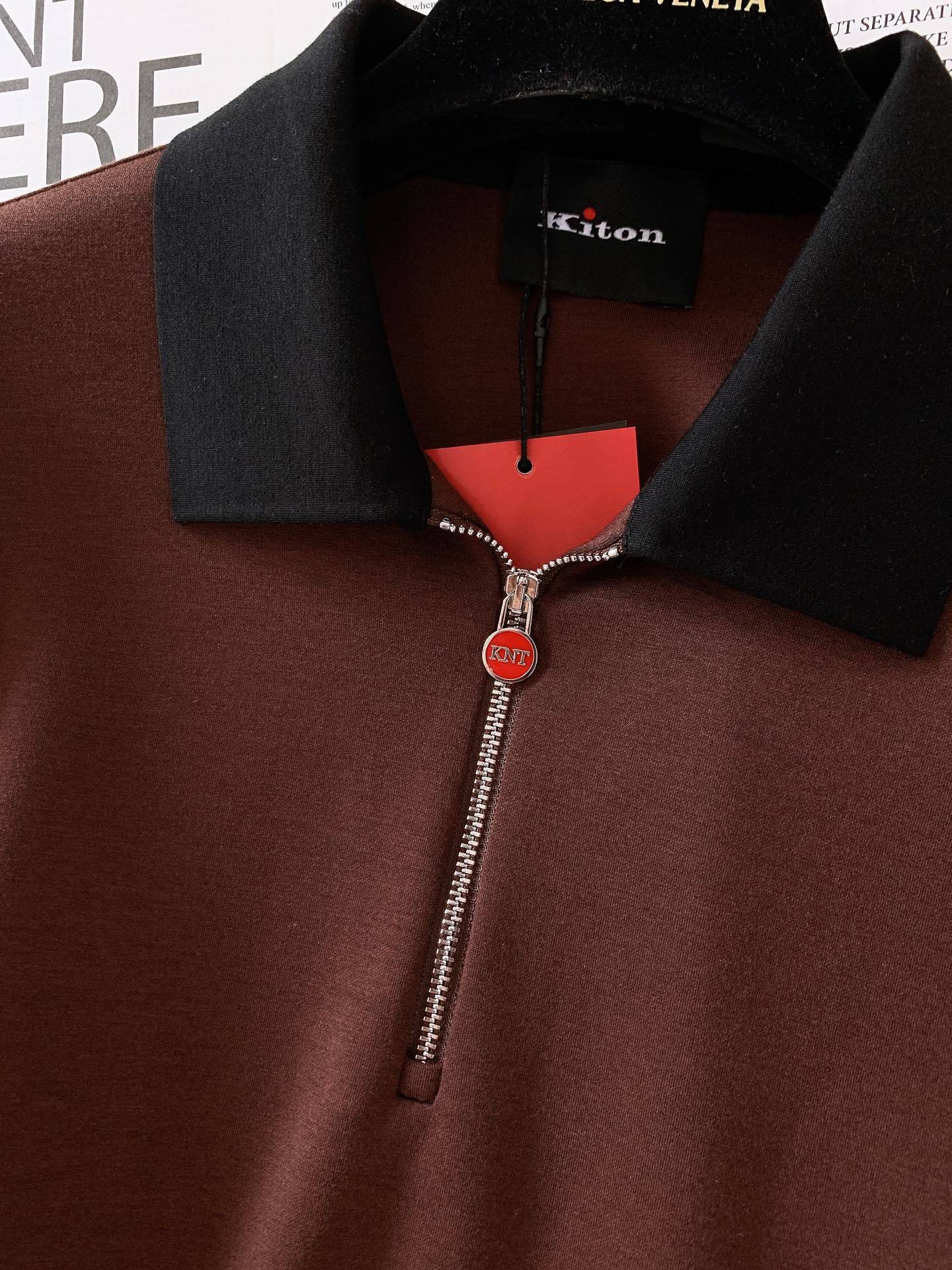 Kiton 奇顿 2025FW早秋新品 半拉链打底衫|那不勒斯的奢级「内搭哲学」撞色领型利落有型,半拉链