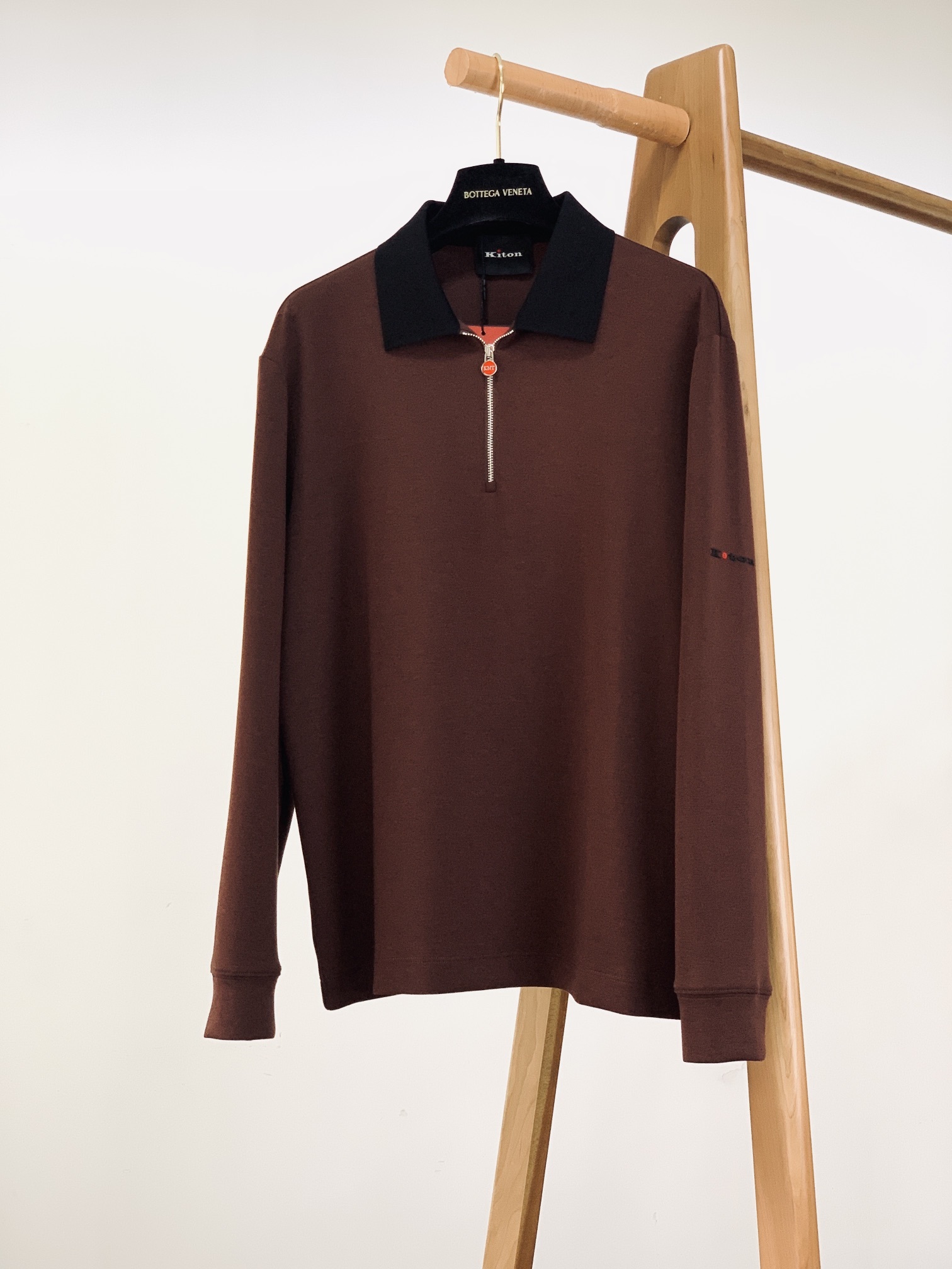 Kiton 奇顿 2025FW早秋新品 半拉链打底衫|那不勒斯的奢级「内搭哲学」撞色领型利落有型,半拉链