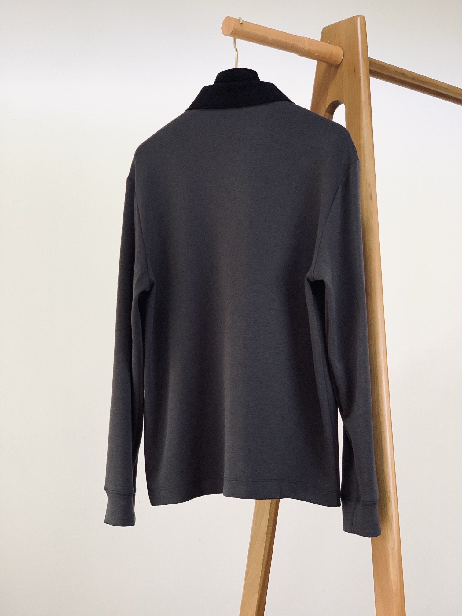 Kiton 奇顿 2025FW早秋新品 半拉链打底衫|那不勒斯的奢级「内搭哲学」撞色领型利落有型,半拉链