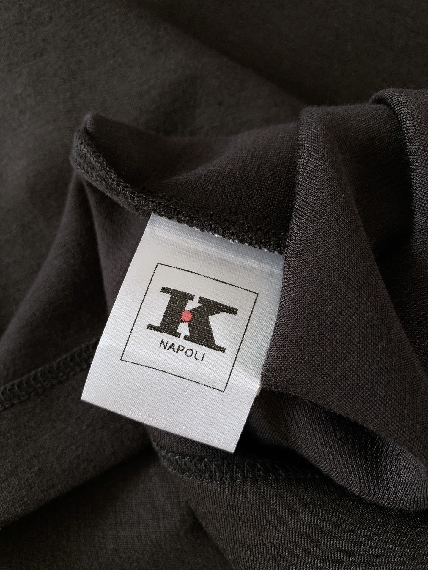 Kiton 奇顿 2025FW早秋新品 半拉链打底衫|那不勒斯的奢级「内搭哲学」撞色领型利落有型,半拉链