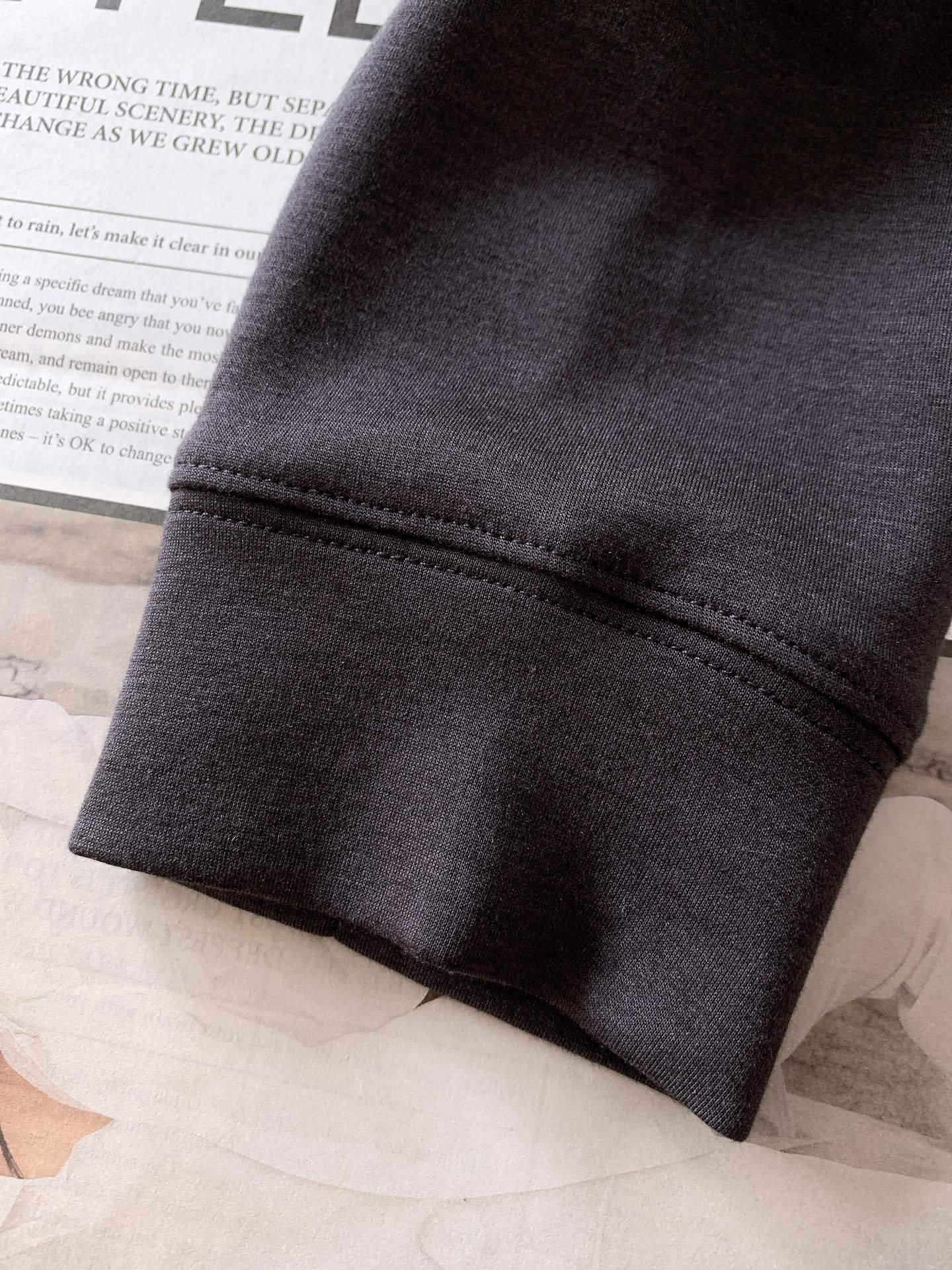 Kiton 奇顿 2025FW早秋新品 半拉链打底衫|那不勒斯的奢级「内搭哲学」撞色领型利落有型,半拉链
