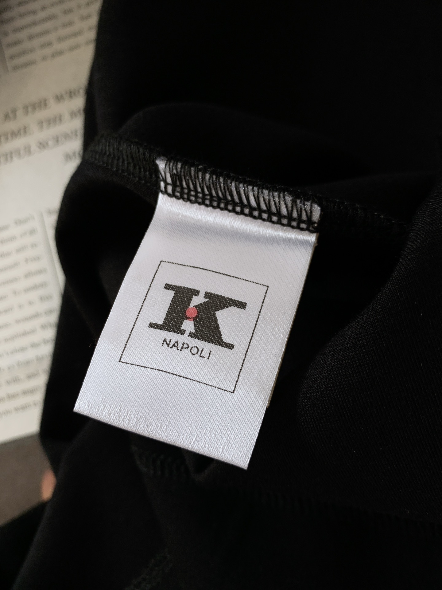 Kiton 奇顿 2025FW早秋新品 半拉链打底衫|那不勒斯的奢级「内搭哲学」撞色领型利落有型,半拉链