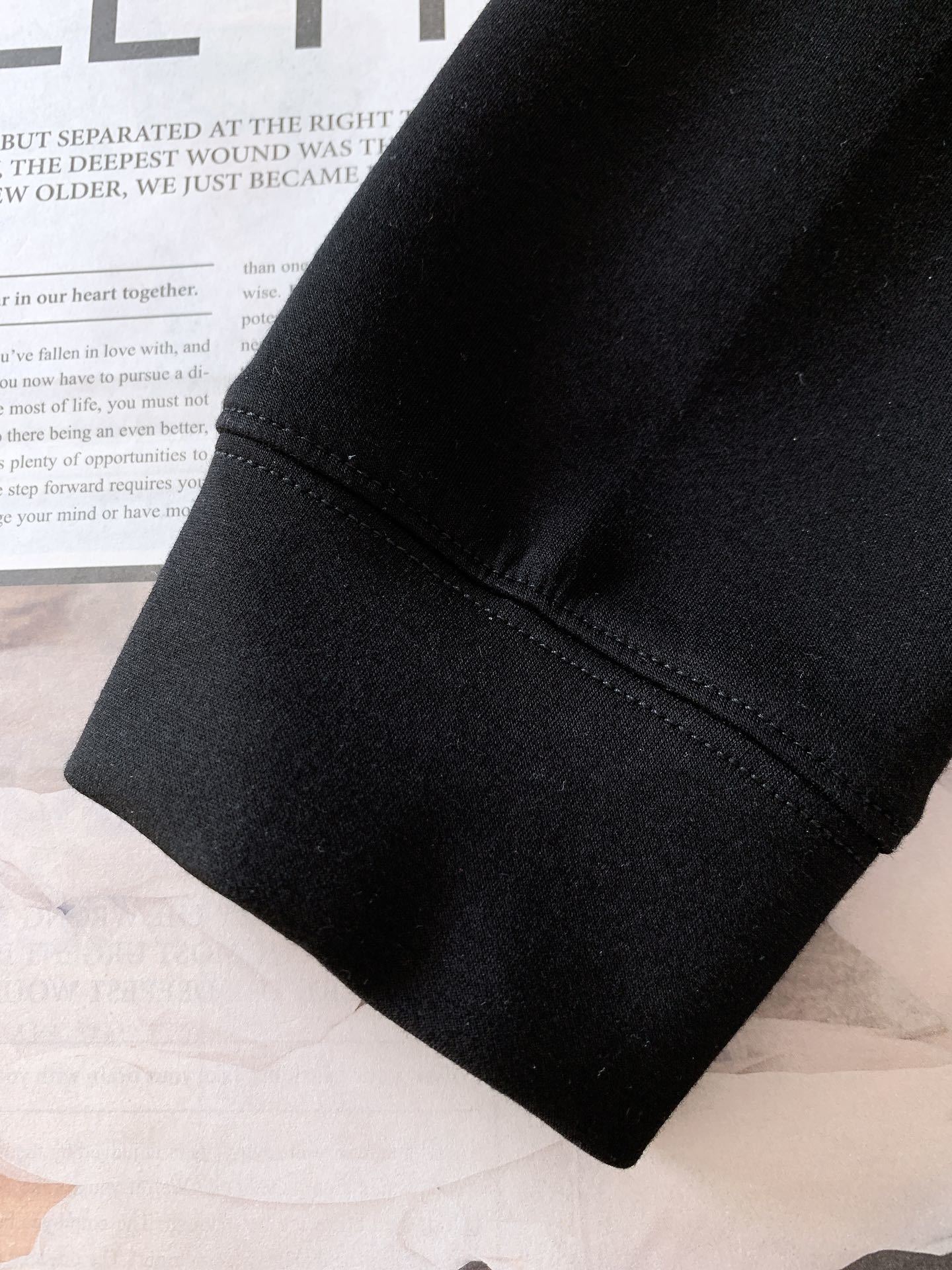 Kiton 奇顿 2025FW早秋新品 半拉链打底衫|那不勒斯的奢级「内搭哲学」撞色领型利落有型,半拉链