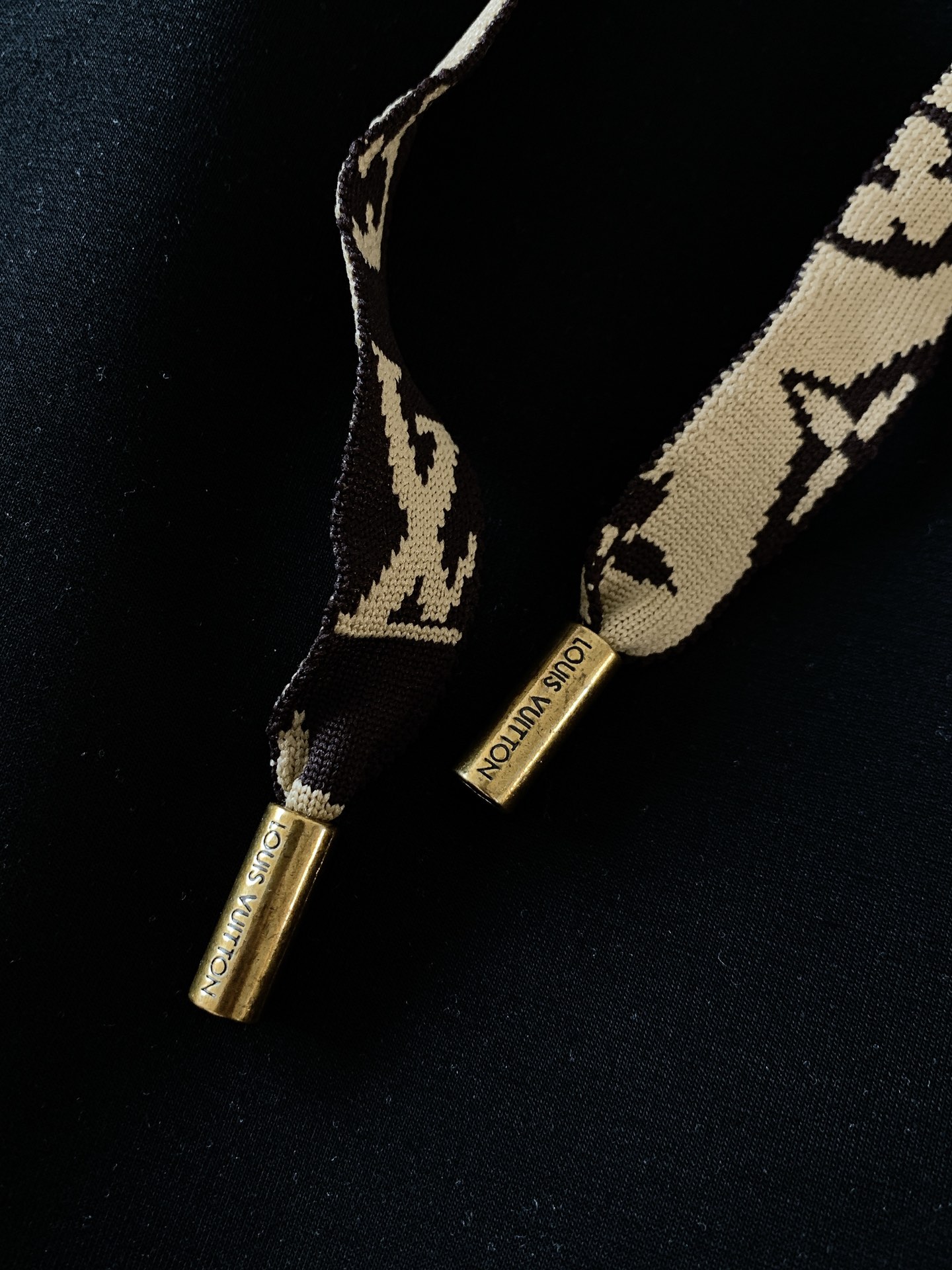 LouisVuitton 路易威登 2025FW早秋新品 时尚抽绳休闲裤时尚系列，独特设计，抽绳休闲长裤