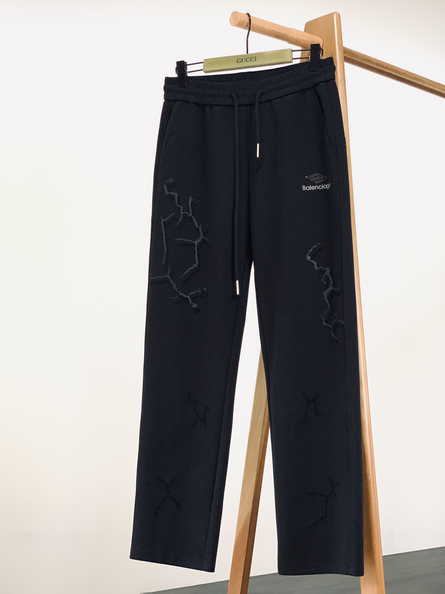 𝐁𝐚𝐥𝐞𝐧𝐜𝐢𝐚𝐠𝐚 巴黎世家 2025FW早秋新品 抽绳休闲裤时尚系列，独特设计，抽绳休闲长裤 订纱开