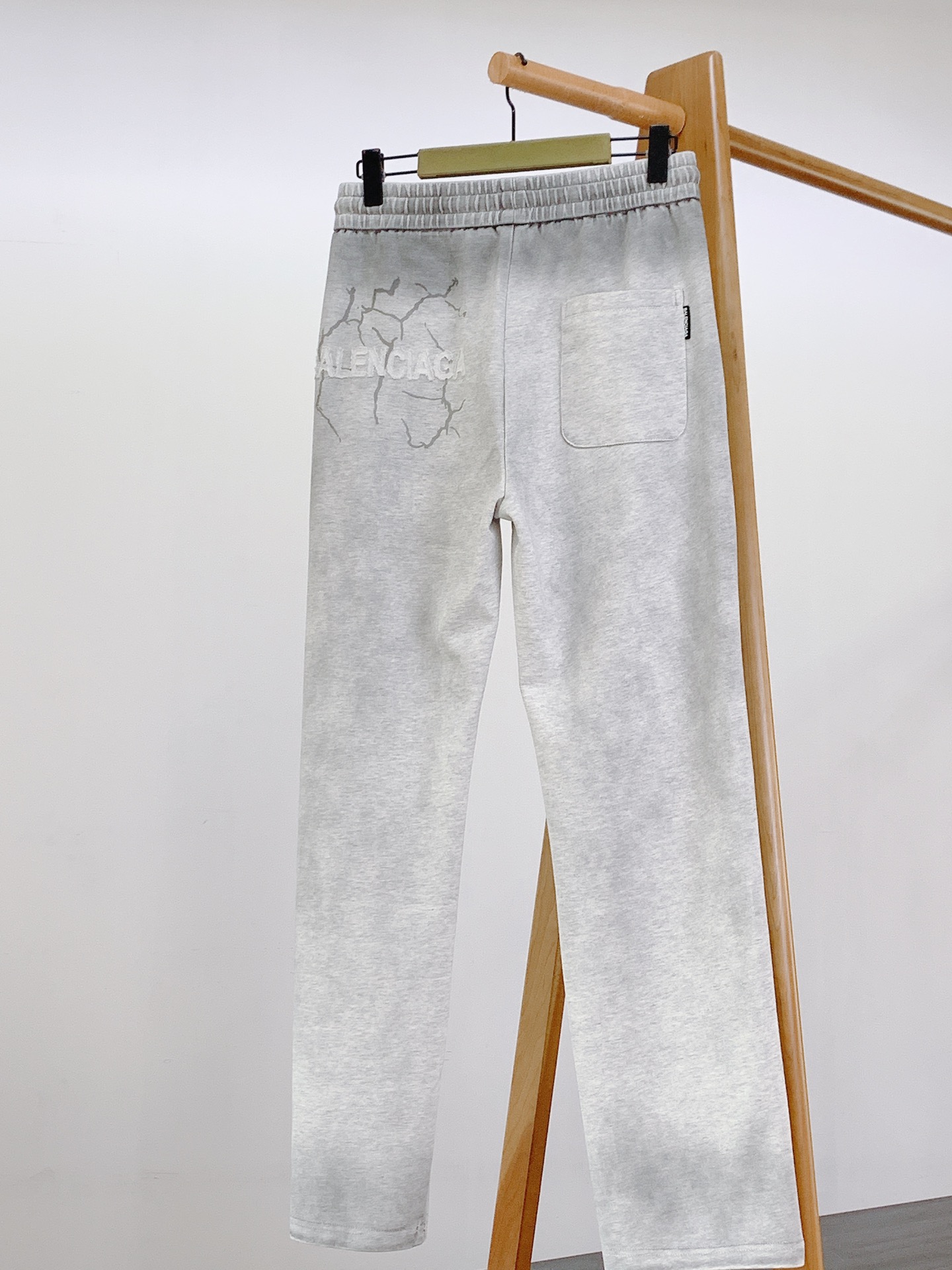𝐁𝐚𝐥𝐞𝐧𝐜𝐢𝐚𝐠𝐚 巴黎世家 2025FW早秋新品 抽绳休闲裤时尚系列，独特设计，抽绳休闲长裤 订纱开