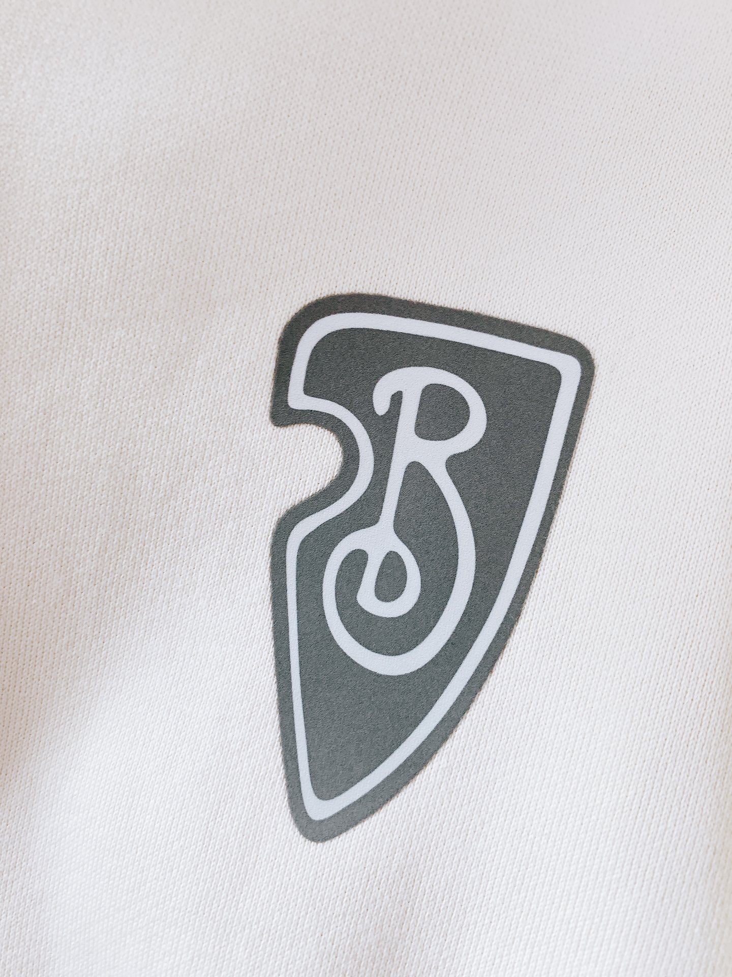 Burberry 巴宝莉 2025FW早秋新品 休闲连帽卫衣｜英伦奢潮的「骑士风格图鉴」色彩主调高级简约