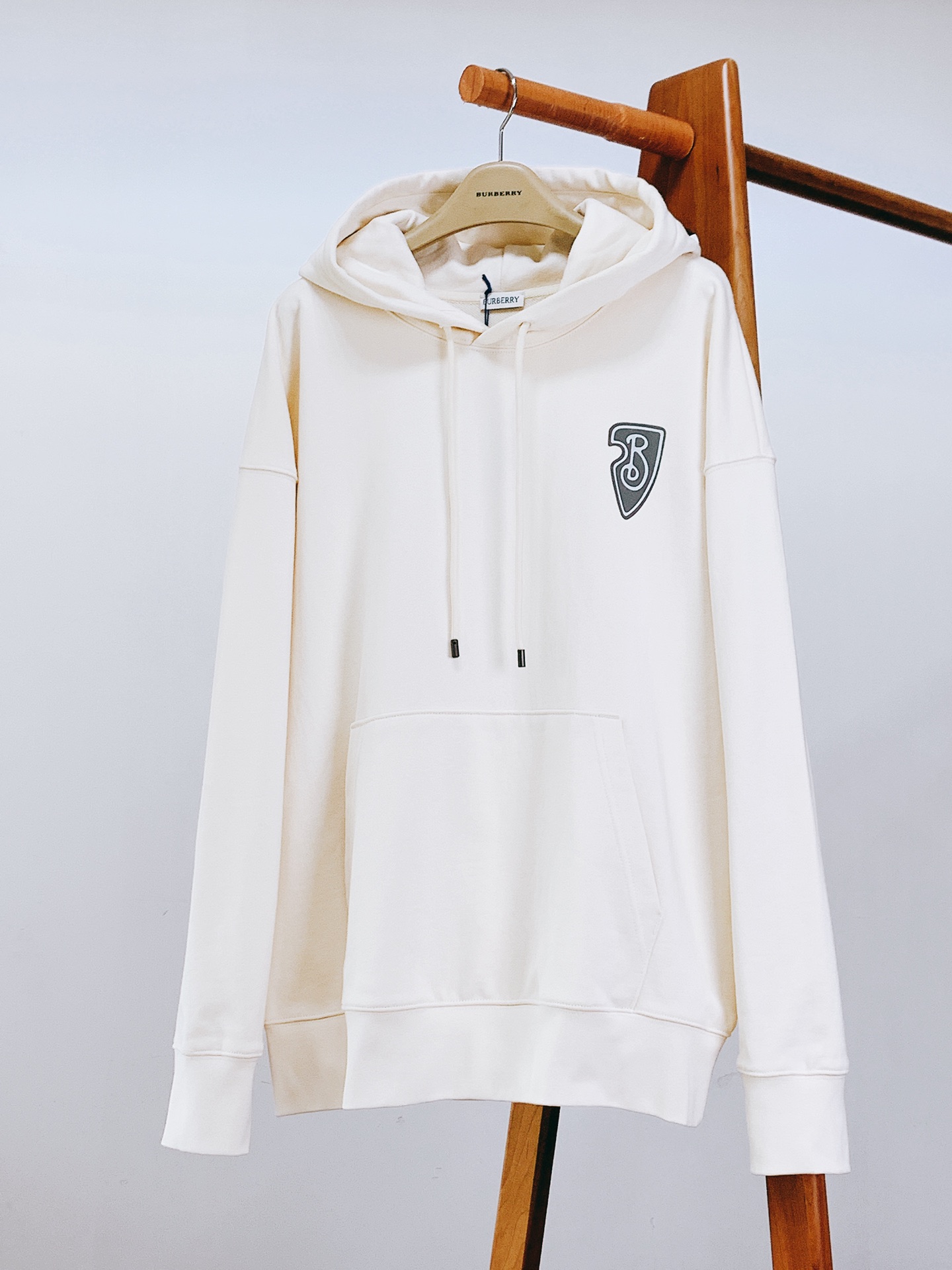 Burberry 巴宝莉 2025FW早秋新品 休闲连帽卫衣｜英伦奢潮的「骑士风格图鉴」色彩主调高级简约