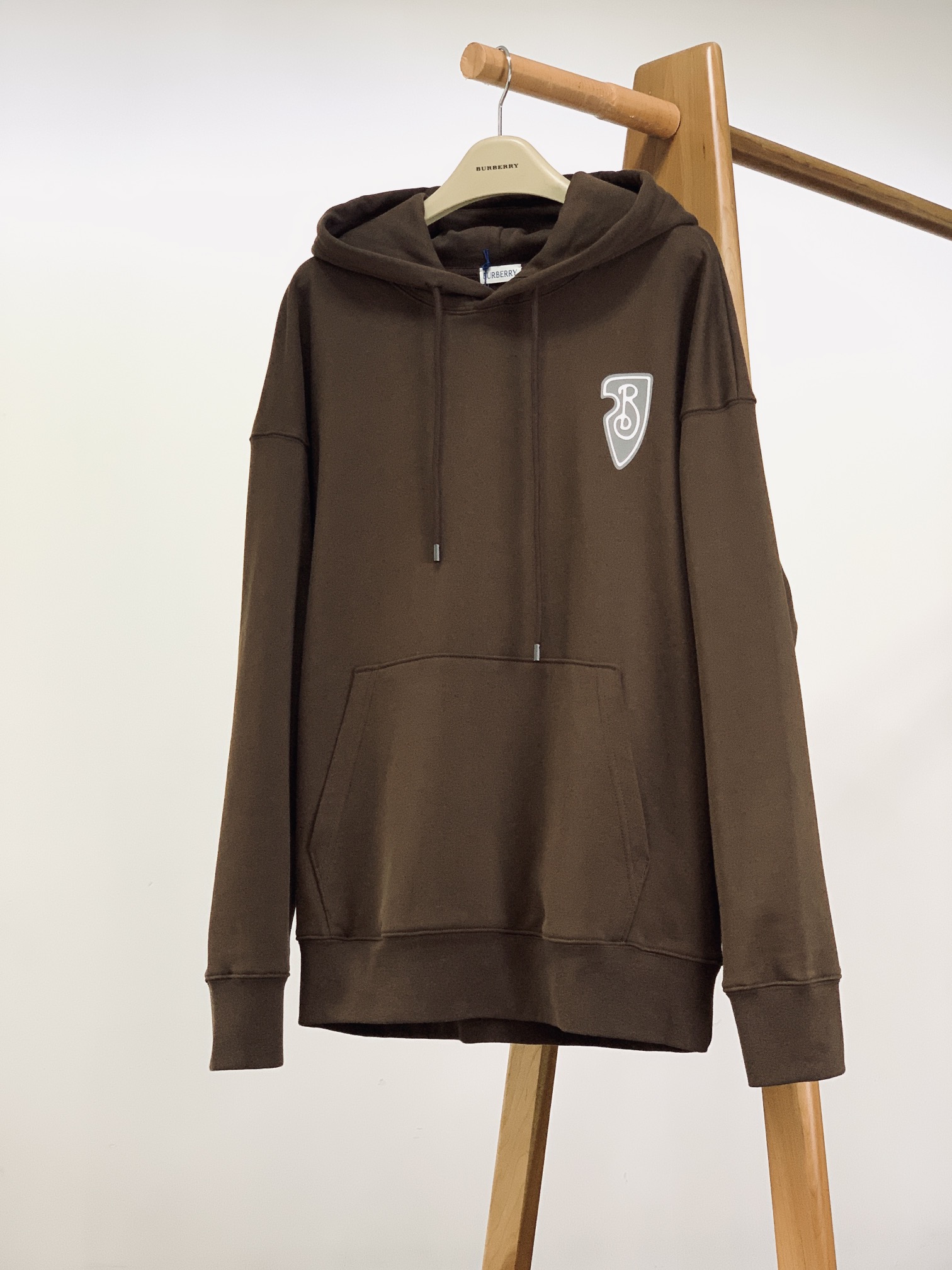 Burberry 巴宝莉 2025FW早秋新品 休闲连帽卫衣｜英伦奢潮的「骑士风格图鉴」色彩主调高级简约