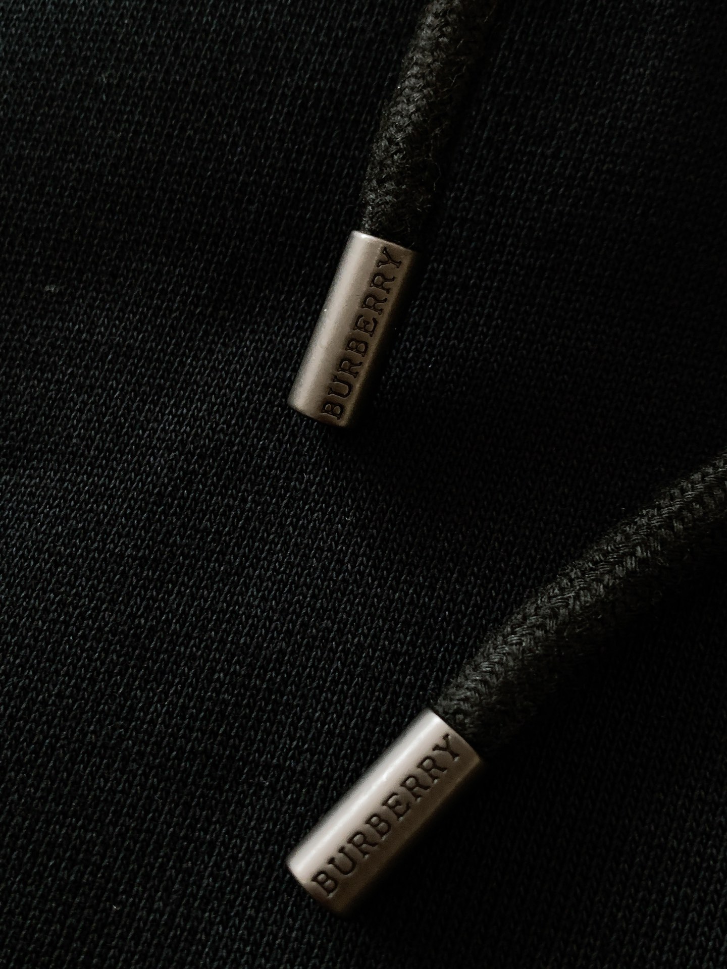 Burberry 巴宝莉 2025FW早秋新品 休闲连帽卫衣｜英伦奢潮的「骑士风格图鉴」色彩主调高级简约