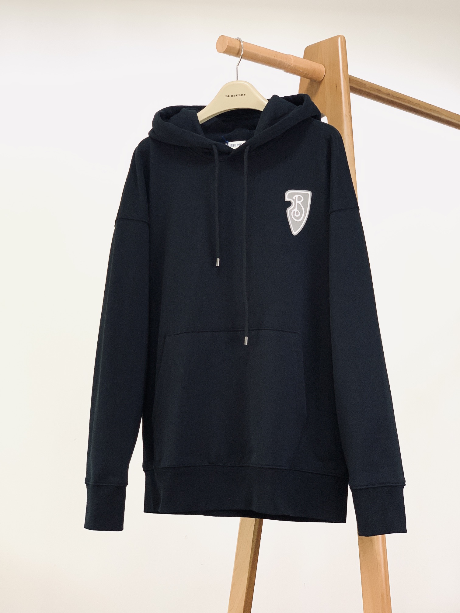 Burberry 巴宝莉 2025FW早秋新品 休闲连帽卫衣｜英伦奢潮的「骑士风格图鉴」色彩主调高级简约