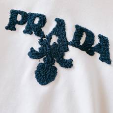 Prada 普拉达 2025FW早秋新品 休闲连帽卫衣|米兰奢潮的「街头质感宣言」色彩主调简约大气,胸前 Prada 普拉达 2025FW早秋新品 休闲连帽卫衣|米兰奢潮的「街头质感宣言」色彩主调简约大气,胸前