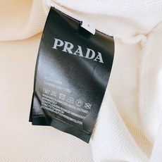 Prada 普拉达 2025FW早秋新品 休闲连帽卫衣|米兰奢潮的「街头质感宣言」色彩主调简约大气,胸前 Prada 普拉达 2025FW早秋新品 休闲连帽卫衣|米兰奢潮的「街头质感宣言」色彩主调简约大气,胸前