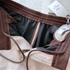 Berluti 伯鲁蒂 2025FW早秋新品 男士休闲裤|巴黎1895的奢雅休闲主义甄选质感面料,自带温 Berluti 伯鲁蒂 2025FW早秋新品 男士休闲裤|巴黎1895的奢雅休闲主义甄选质感面料,自带温
