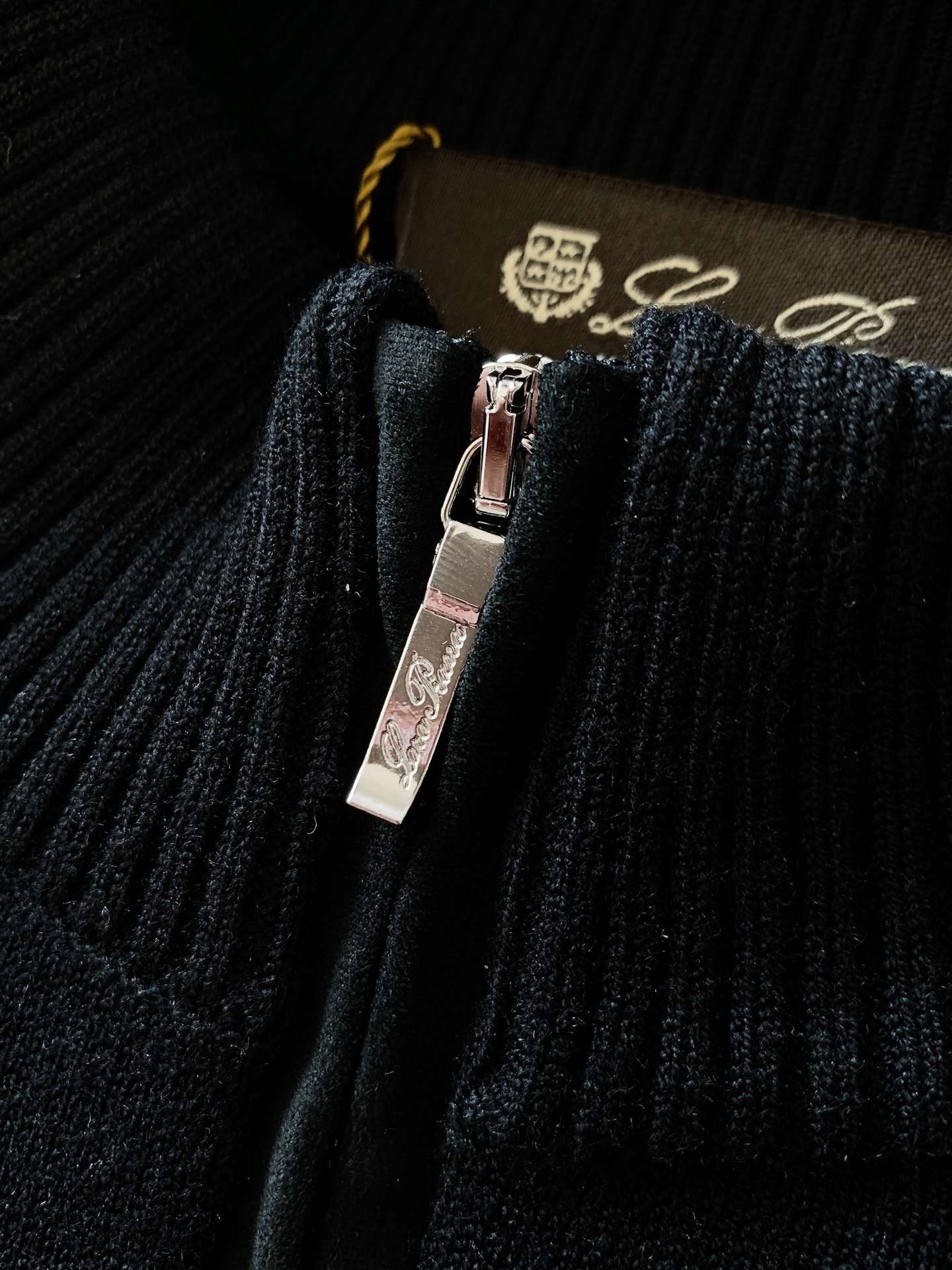 LoroPiana L.P FW秋冬新品 lP🆕 男款长袖半拉链针织衫🧶精致工艺、高级质感、经典单品，这