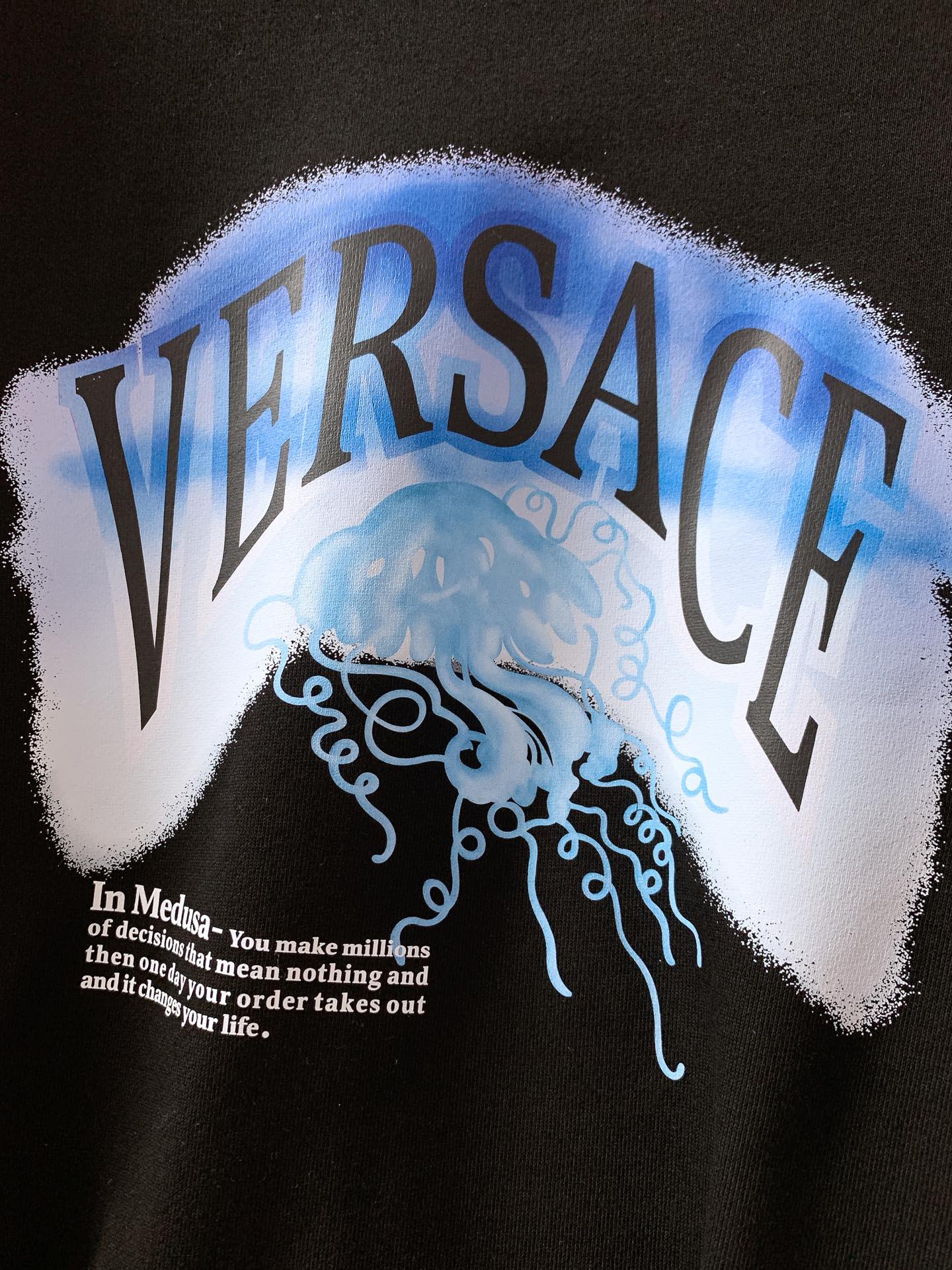 Versace 范思哲 2025FW秋冬新品休闲套头卫衣，胸前经典标识印花图案，辨识度极高，完美的符合 