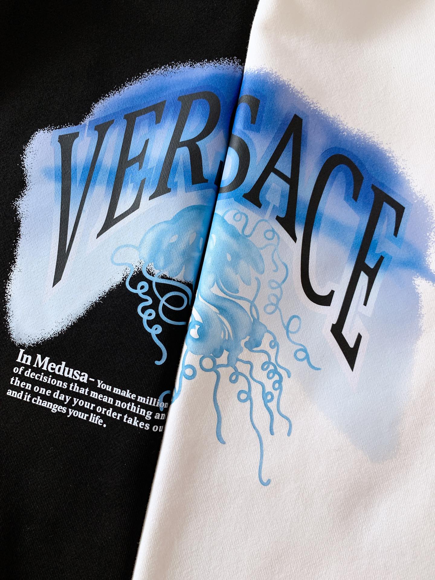 Versace 范思哲 2025FW秋冬新品休闲套头卫衣，胸前经典标识印花图案，辨识度极高，完美的符合 
