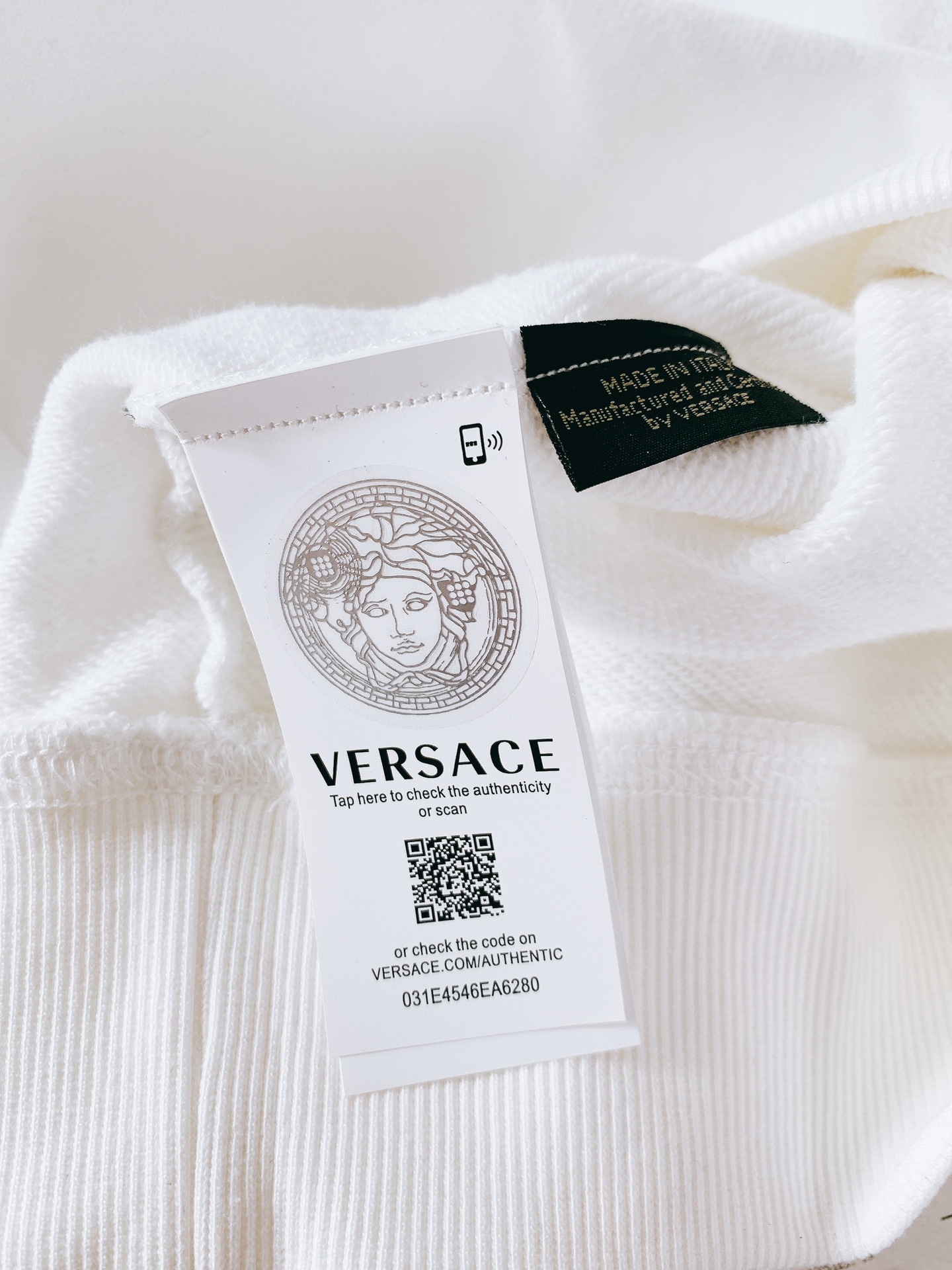 Versace 范思哲 2025FW秋冬新品休闲套头卫衣，胸前经典标识印花图案，辨识度极高，完美的符合 