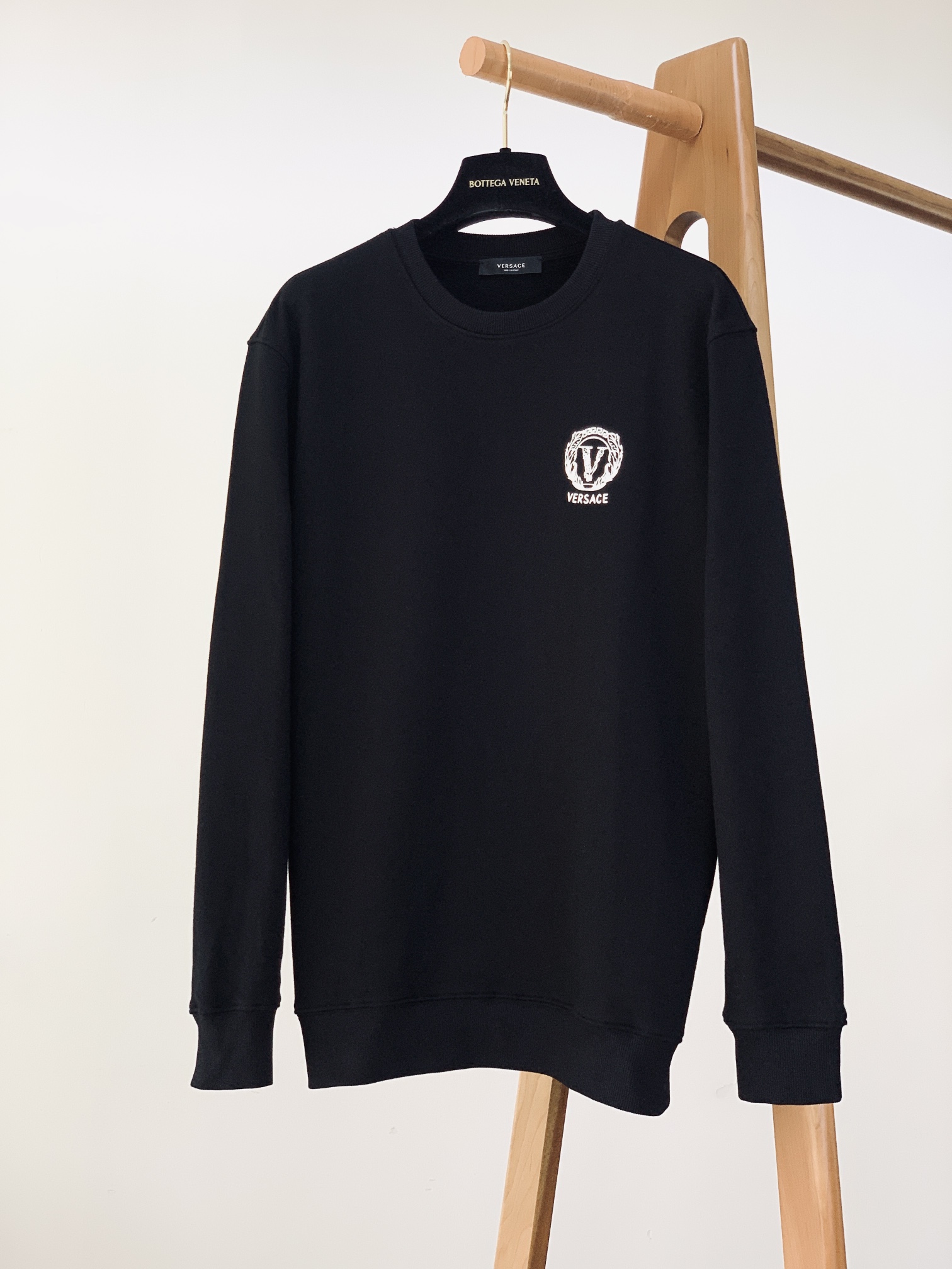 Versace 范思哲 2025FW秋冬新品休闲套头卫衣，胸前经典标识印花图案，辨识度极高，完美的符合 
