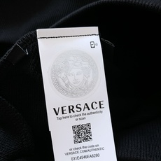 Versace 范思哲 2025FW秋冬新品休闲套头卫衣,胸前经典标识印花图案,辨识度极高,完美的符合 Versace 范思哲 2025FW秋冬新品休闲套头卫衣,胸前经典标识印花图案,辨识度极高,完美的符合