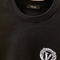 Versace 范思哲 2025FW秋冬新品休闲套头卫衣,胸前经典标识印花图案,辨识度极高,完美的符合 Versace 范思哲 2025FW秋冬新品休闲套头卫衣,胸前经典标识印花图案,辨识度极高,完美的符合