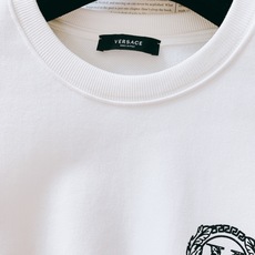 Versace 范思哲 2025FW秋冬新品休闲套头卫衣,胸前经典标识印花图案,辨识度极高,完美的符合 Versace 范思哲 2025FW秋冬新品休闲套头卫衣,胸前经典标识印花图案,辨识度极高,完美的符合