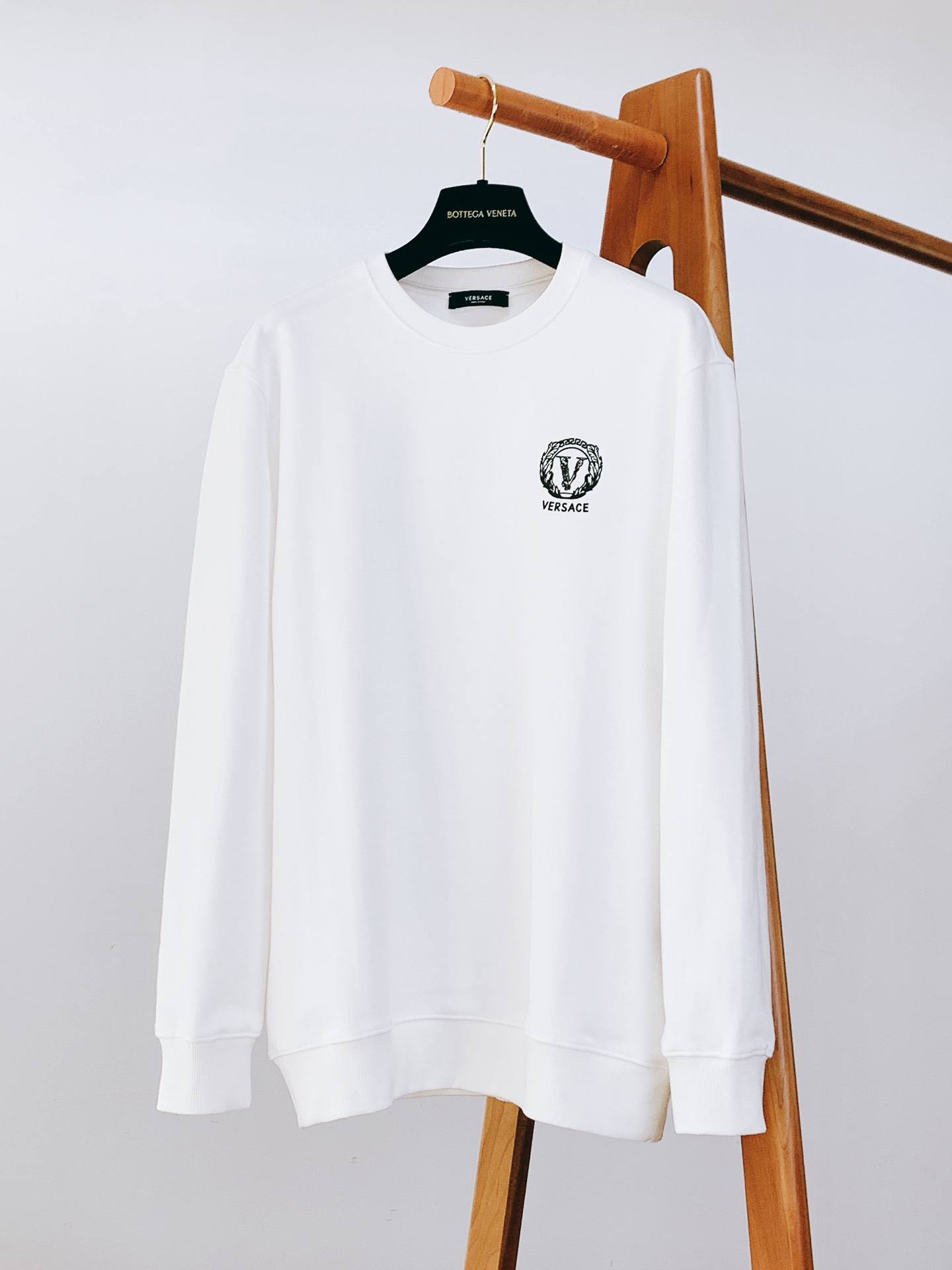 Versace 范思哲 2025FW秋冬新品休闲套头卫衣，胸前经典标识印花图案，辨识度极高，完美的符合 