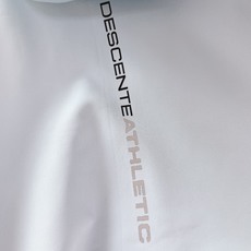 DESCENTE 迪桑特 软壳冲锋衣外套:专业户外科技与都市风格的硬核融合选用93%聚酯纤维+7%氨纶的 DESCENTE 迪桑特 软壳冲锋衣外套:专业户外科技与都市风格的硬核融合选用93%聚酯纤维+7%氨纶的