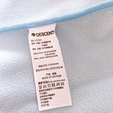 DESCENTE 迪桑特 软壳冲锋衣外套:专业户外科技与都市风格的硬核融合选用93%聚酯纤维+7%氨纶的 DESCENTE 迪桑特 软壳冲锋衣外套:专业户外科技与都市风格的硬核融合选用93%聚酯纤维+7%氨纶的