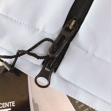 DESCENTE 迪桑特 软壳冲锋衣外套:专业户外科技与都市风格的硬核融合选用93%聚酯纤维+7%氨纶的 DESCENTE 迪桑特 软壳冲锋衣外套:专业户外科技与都市风格的硬核融合选用93%聚酯纤维+7%氨纶的