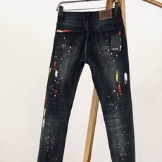 DSQUARED2 D二次方 2025FW早秋新品 泼墨牛仔裤👖选用做旧黑牛面料,经手工泼墨工艺呈现红、 DSQUARED2 D二次方 2025FW早秋新品 泼墨牛仔裤👖选用做旧黑牛面料,经手工泼墨工艺呈现红、