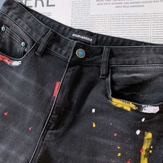 DSQUARED2 D二次方 2025FW早秋新品 泼墨牛仔裤👖选用做旧黑牛面料,经手工泼墨工艺呈现红、 DSQUARED2 D二次方 2025FW早秋新品 泼墨牛仔裤👖选用做旧黑牛面料,经手工泼墨工艺呈现红、
