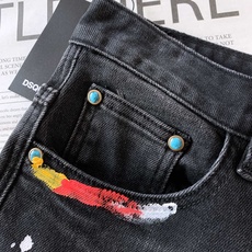 DSQUARED2 D二次方 2025FW早秋新品 泼墨牛仔裤👖选用做旧黑牛面料,经手工泼墨工艺呈现红、 DSQUARED2 D二次方 2025FW早秋新品 泼墨牛仔裤👖选用做旧黑牛面料,经手工泼墨工艺呈现红、