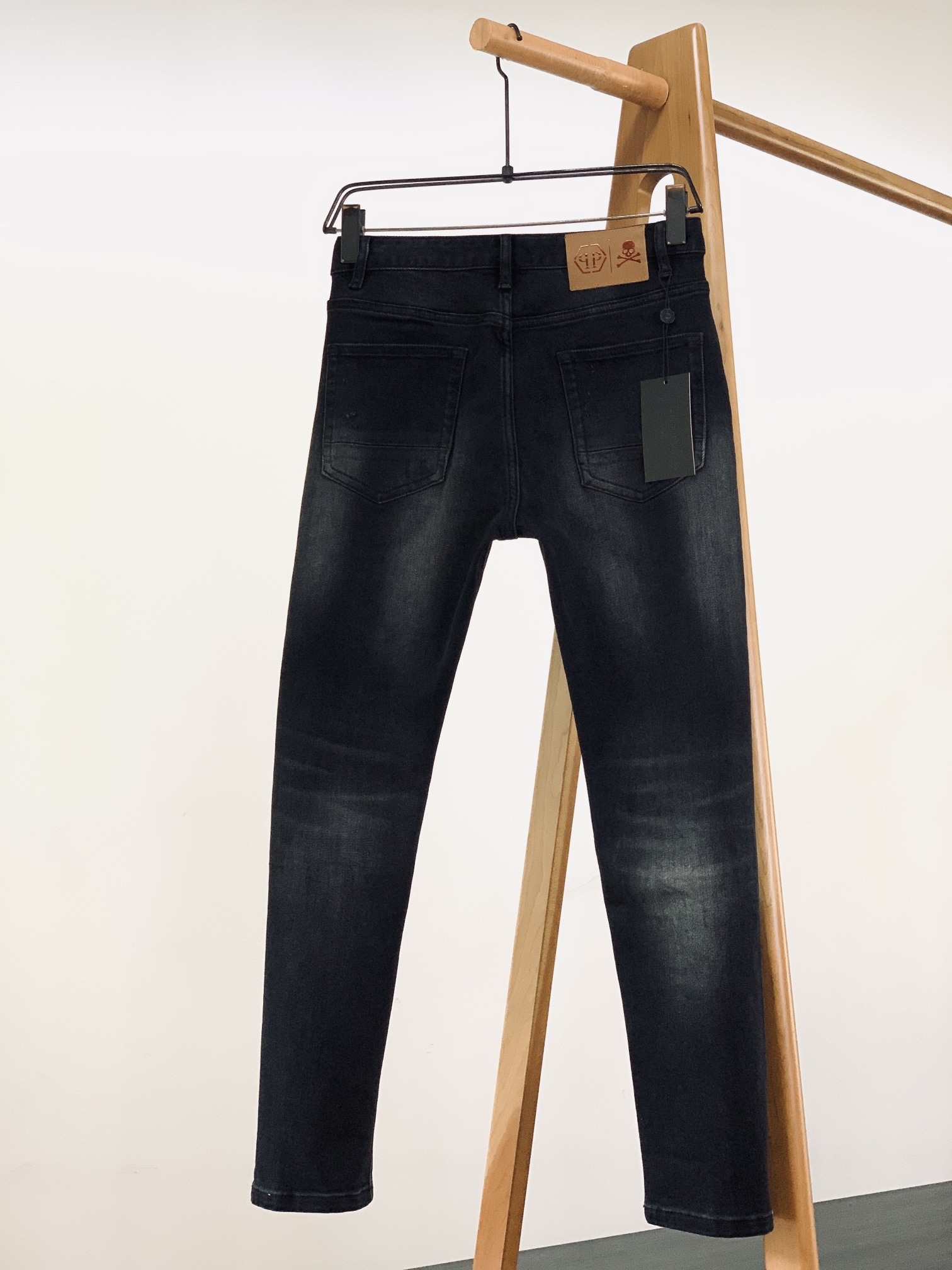PhiliPP Plein 菲利普.普兰茵 2025FW早秋新品 破洞牛仔裤👖选用重磅洗水牛仔面料，经过
