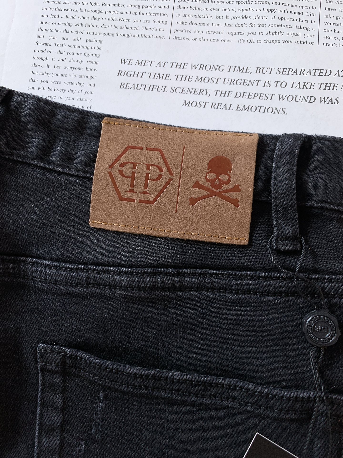 PhiliPP Plein 菲利普.普兰茵 2025FW早秋新品 破洞牛仔裤👖选用重磅洗水牛仔面料，经过