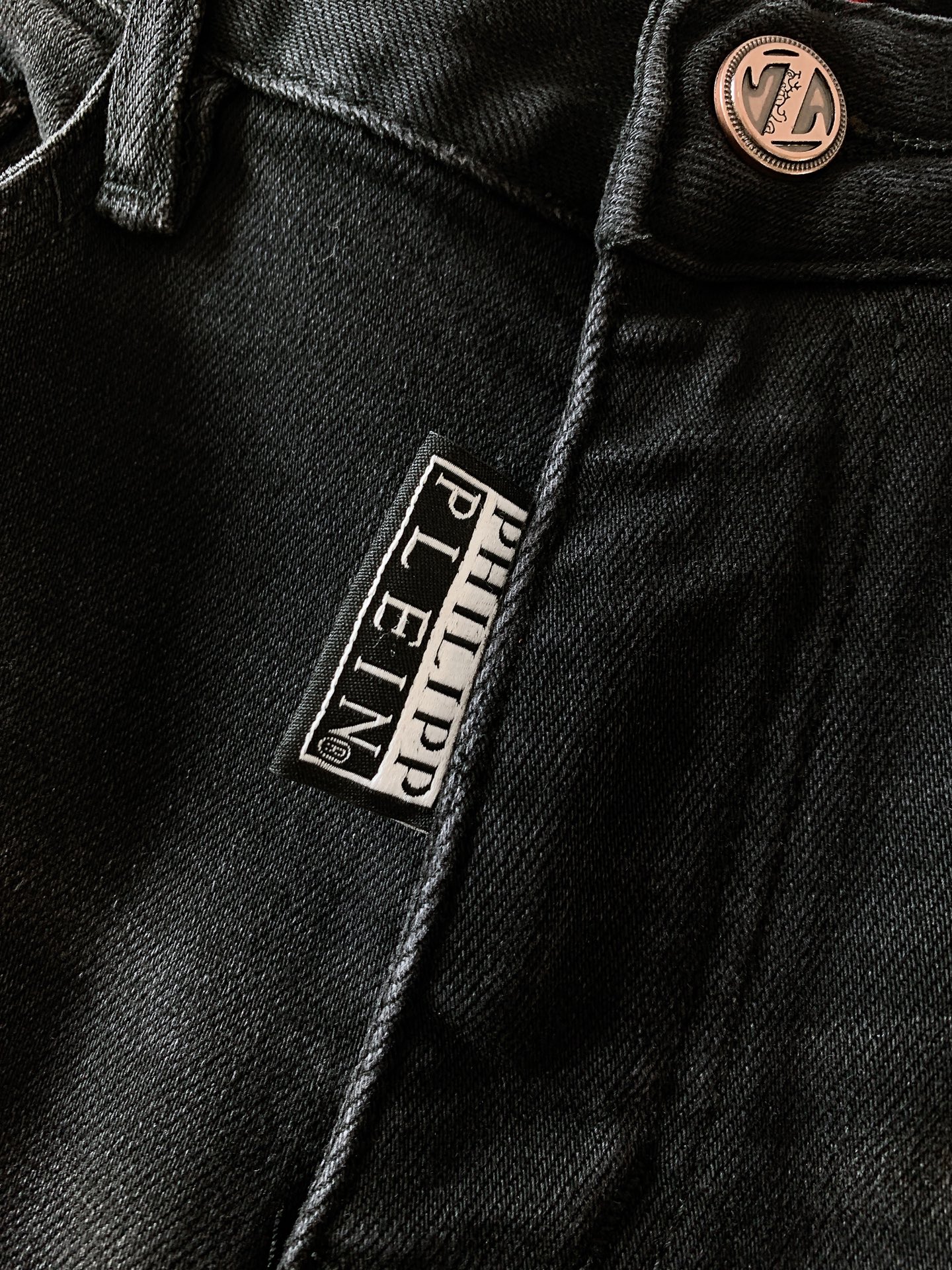 PhiliPP Plein 菲利普.普兰茵 2025FW早秋新品 破洞牛仔裤👖选用重磅洗水牛仔面料，经过