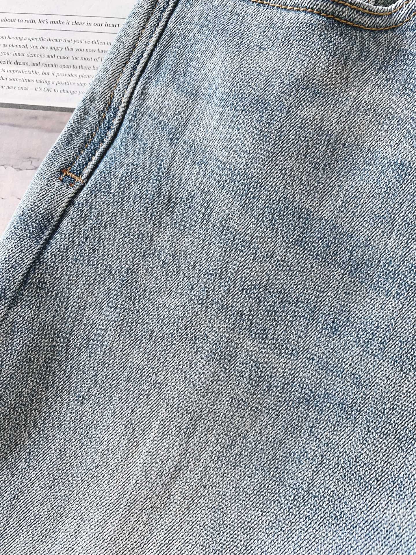 LouisVuitton 路易威登 2025FW早秋新品 高级时装感，休闲洗水牛仔裤。面料很特殊，超细精