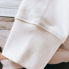 𝐁𝐚𝐥𝐞𝐧𝐜𝐢𝐚𝐠𝐚 巴黎世家 2025FW早秋新品 可乐波浪纹连帽卫衣。选用亲肤纯棉面料,经典黑与米白 𝐁𝐚𝐥𝐞𝐧𝐜𝐢𝐚𝐠𝐚 巴黎世家 2025FW早秋新品 可乐波浪纹连帽卫衣。选用亲肤纯棉面料,经典黑与米白