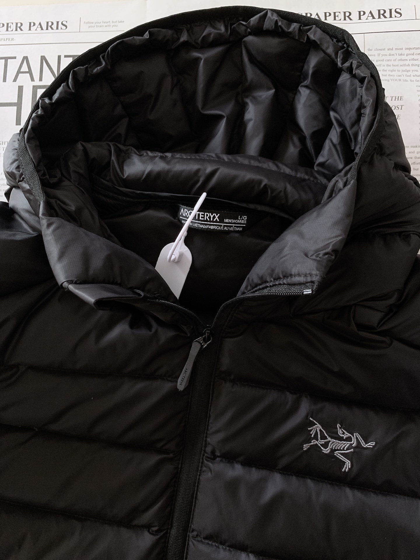 ARCTERYX 始祖鸟 2025FW秋冬新品休闲连帽羽绒服:户外科技与保暖美学的硬核标杆选用填充90号