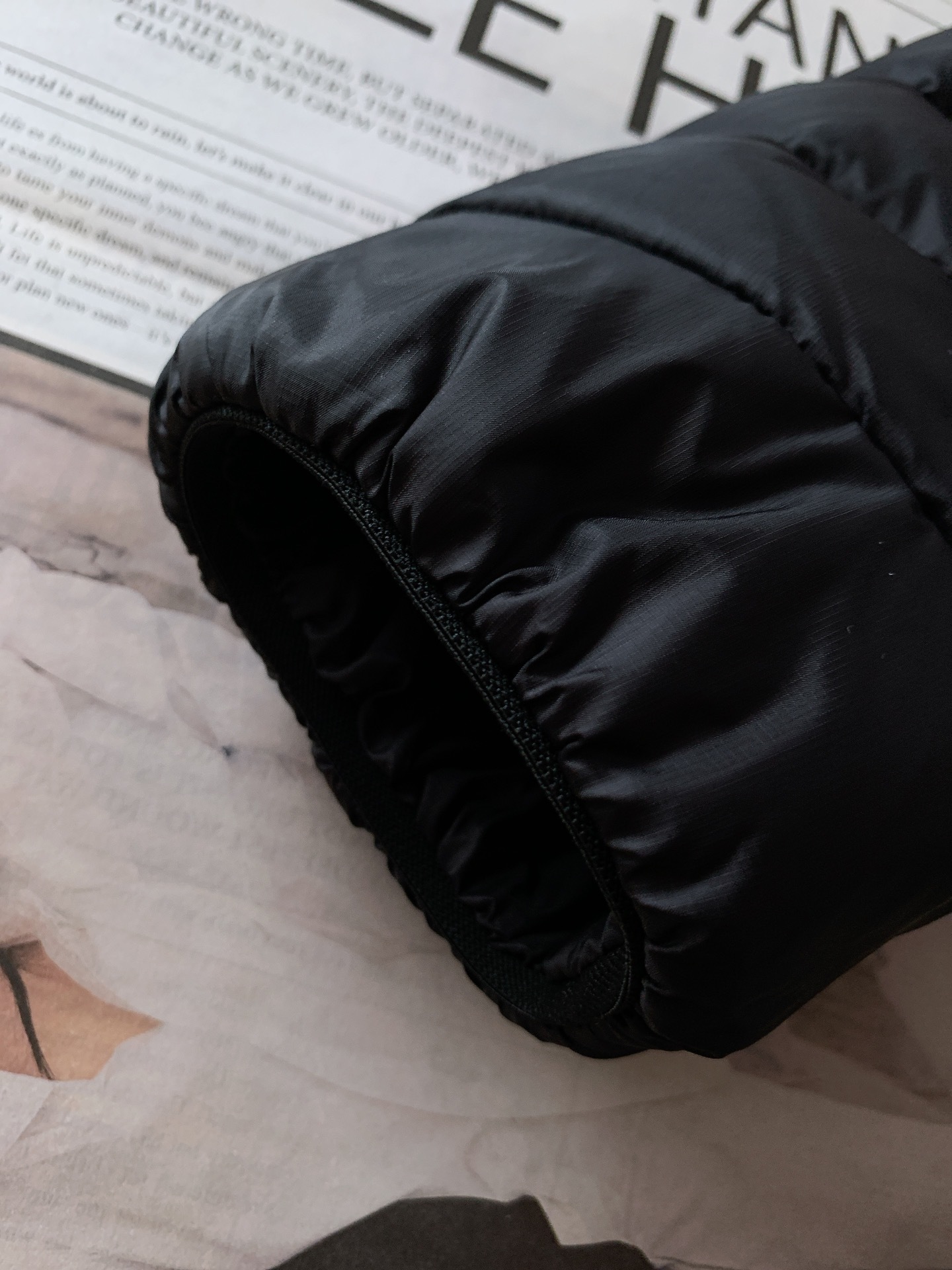 ARCTERYX 始祖鸟 2025FW秋冬新品休闲连帽羽绒服:户外科技与保暖美学的硬核标杆选用填充90号