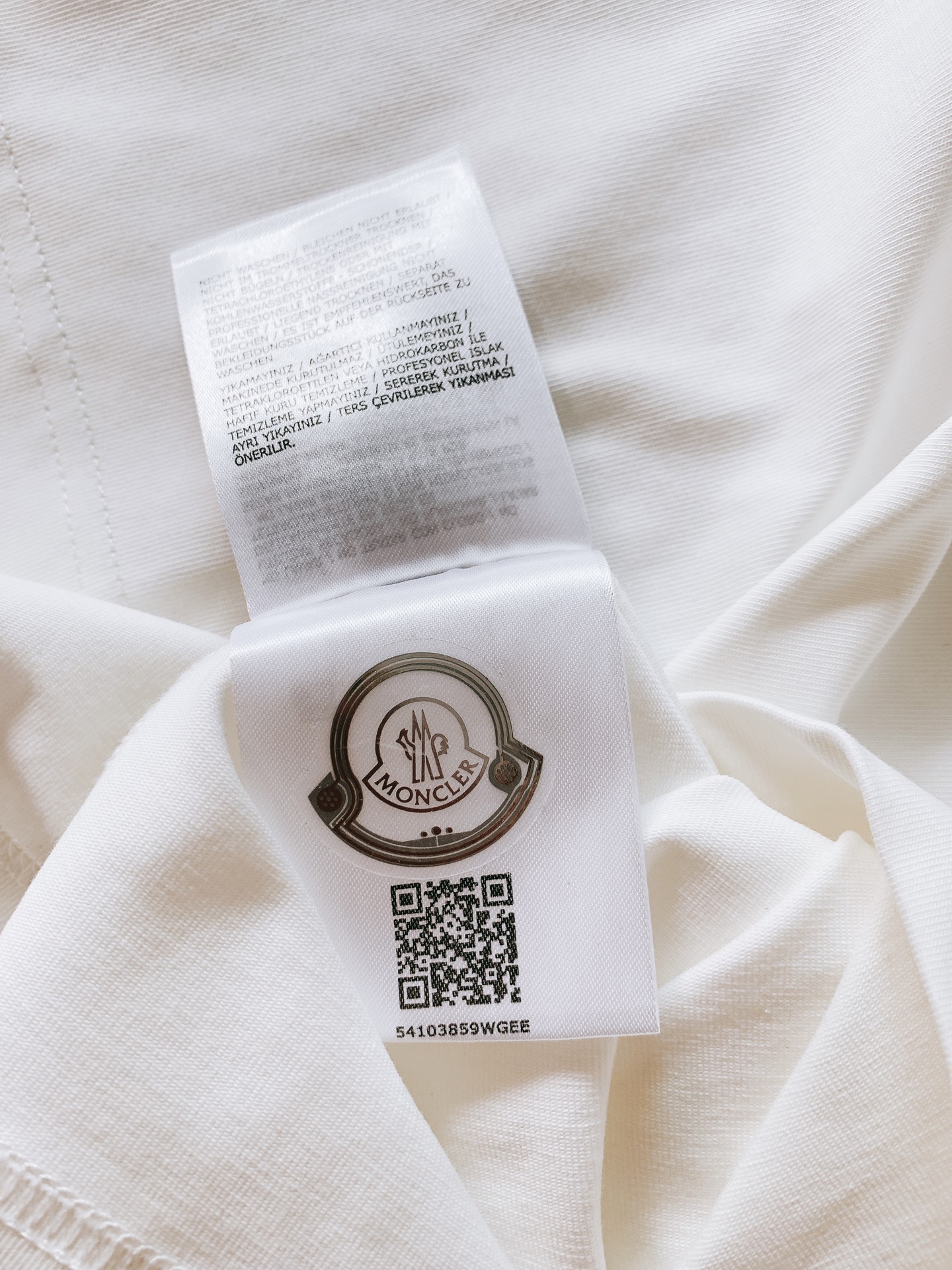 Moncler 蒙口 2026SS早春新品经典基础款袖口拼接设计。风衣肩袖感。无可挑剔廓形立体剪裁男士圆