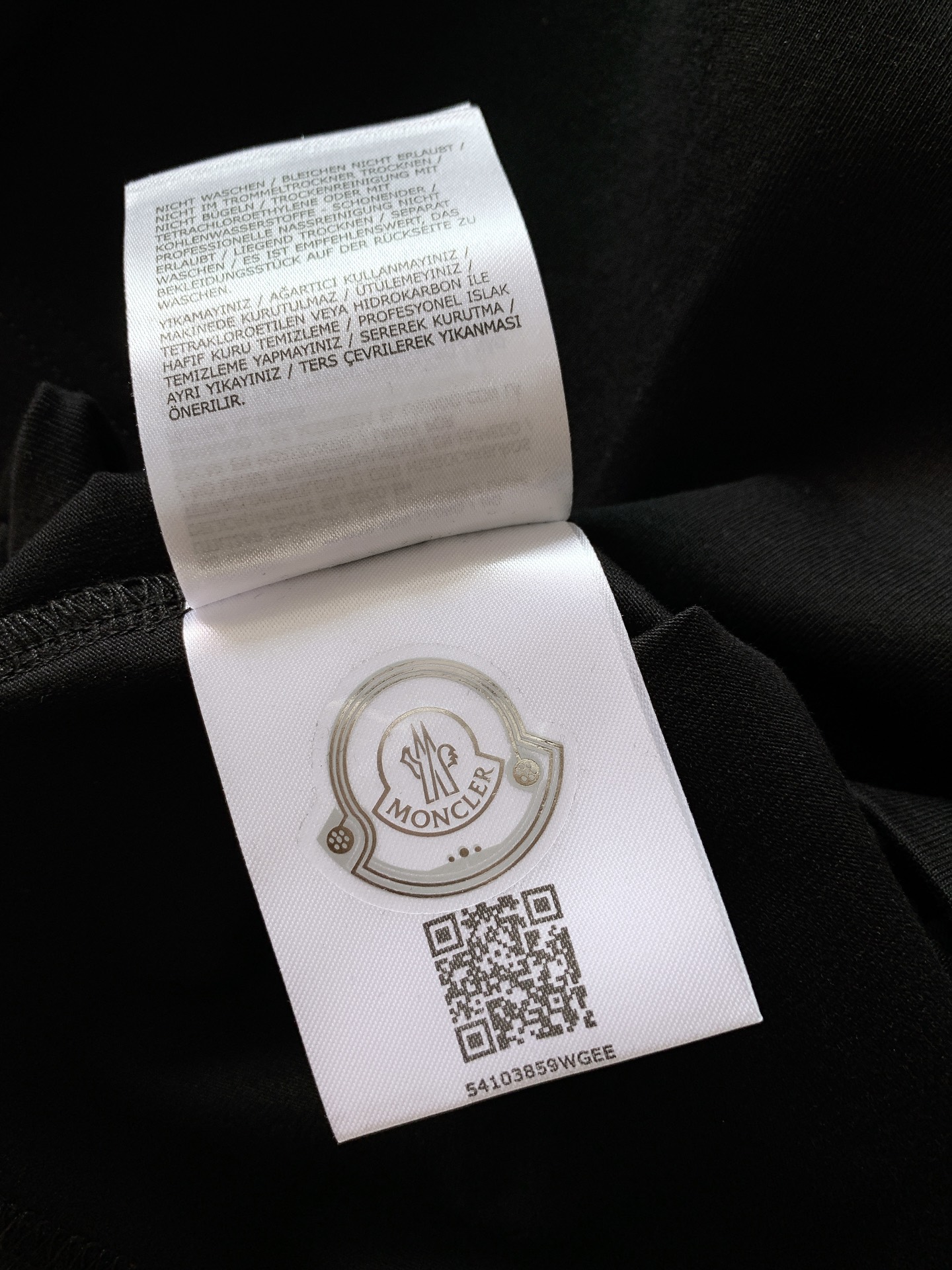 Moncler 蒙口 2026SS早春新品经典基础款袖口拼接设计。风衣肩袖感。无可挑剔廓形立体剪裁男士圆